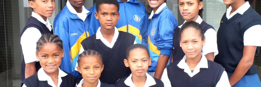 Gansbaai PrimÃªr se atletiekpresteerders, met voor vlnr Shanique Baardman, Vasti Pietersen, Shane Gouws en Shamonique Malgas. Agter vlnr Owen Sauls, German Lewis, Heinrich Minnies, Verginey Fortuin, Nikita Salo, Lee-Anne May en Allison Tobias. Hulle het almal aan Suid-Boland Atletiek in Grabouw deelgeneem, met German Lewis, Allison Tobias en Owen Sauls wat daarna aan Boland Atletiek in die Paarl deelgeneem het en nou wag Coetzenburg op hulle.